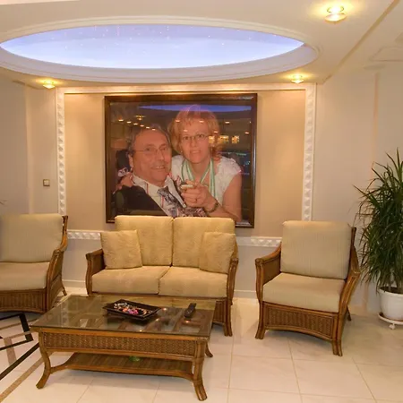 Viana Aparthotel 3*
